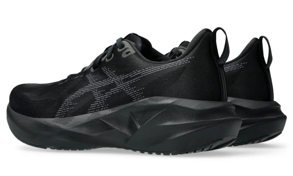 Asics Novablast 5  'Black/Carrier Grey'