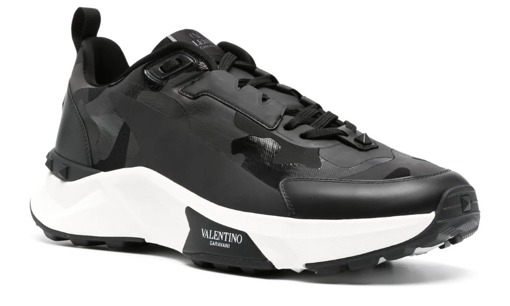 Valentino Garavani True Act "Black"