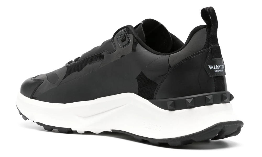 Valentino Garavani True Act "Black"