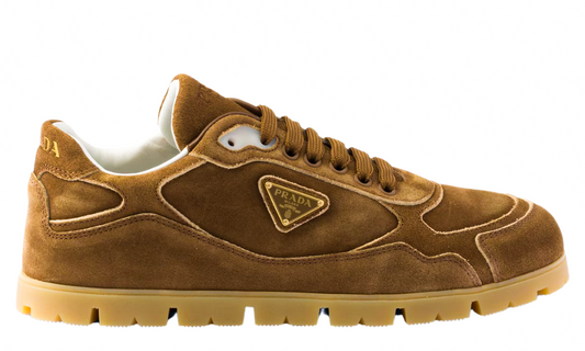 Prada Sneakers Trail en veau velours délavé "Cannelle"