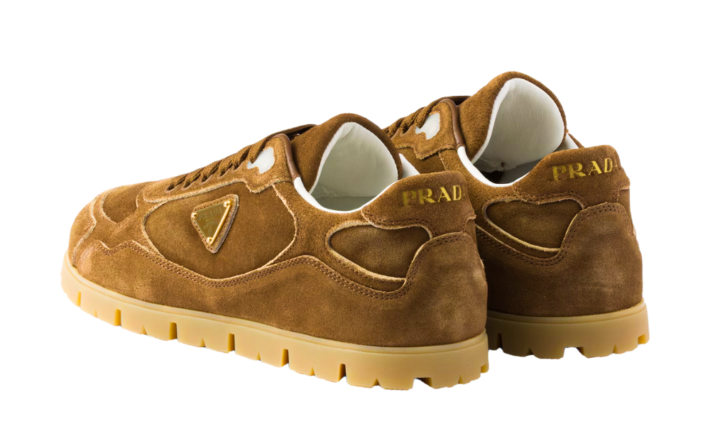 Prada Sneakers Trail en veau velours délavé "Cannelle"