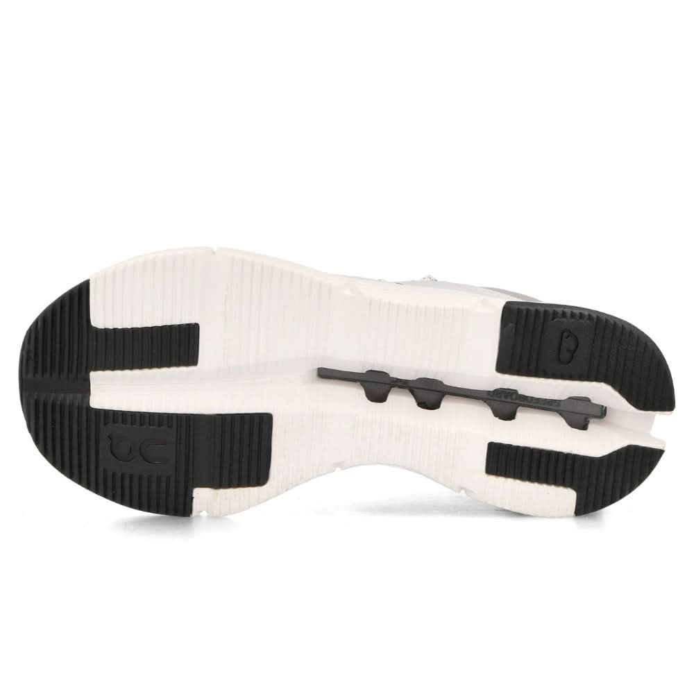 On Cloudnova 'White / Sand' - Copva