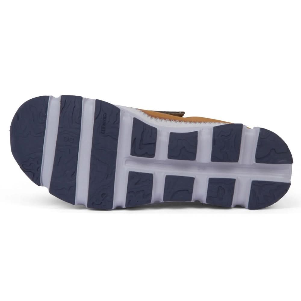 On Cloudaway CN 'Almond Glacier ' - Copva