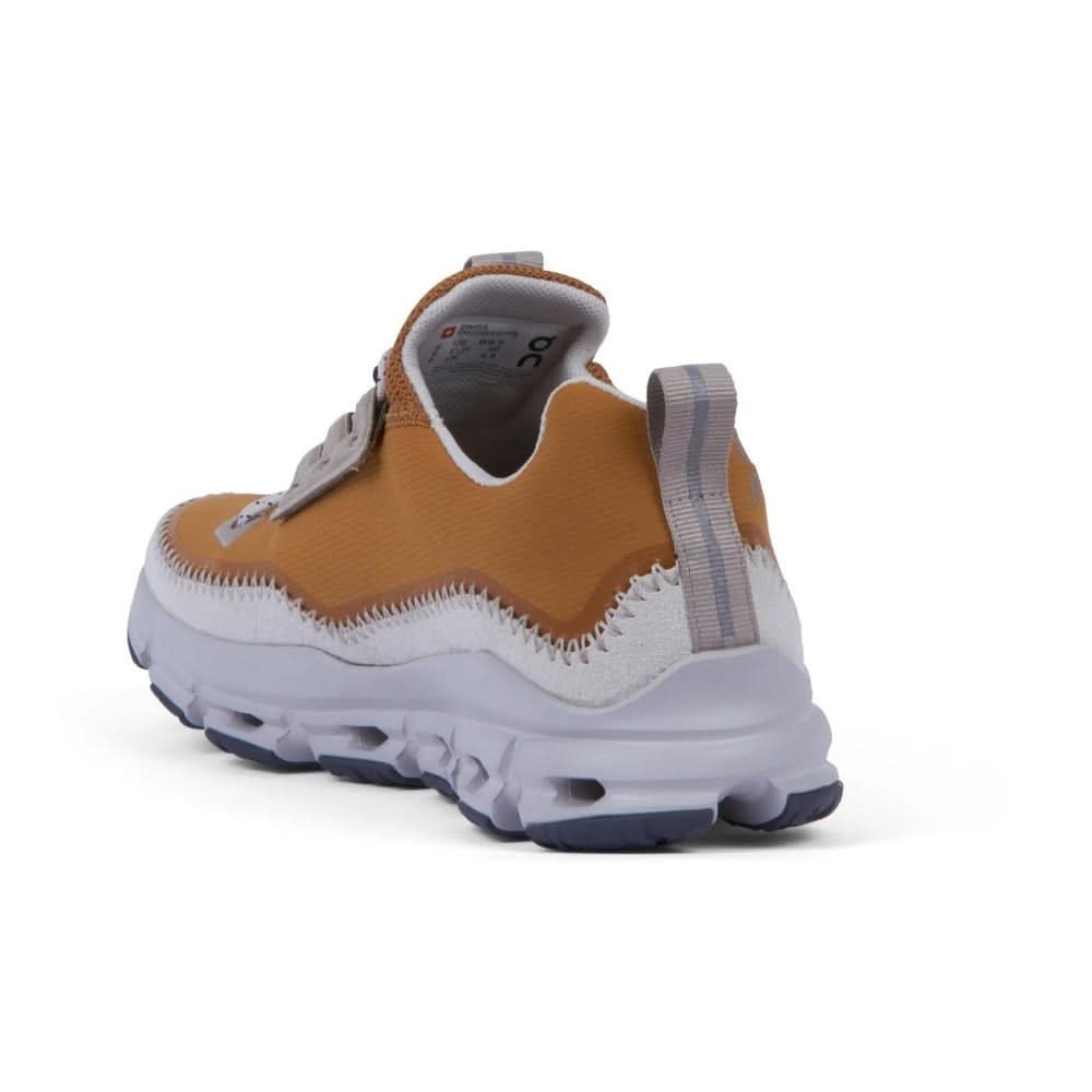 On Cloudaway CN 'Almond Glacier ' - Copva