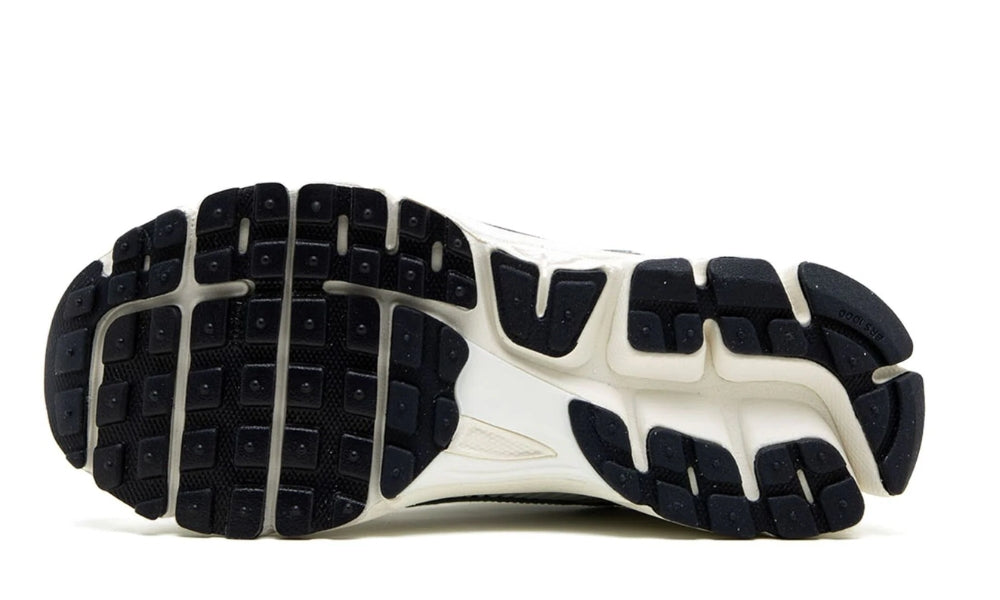 Air Zoom Vomero 5 'photon Dust Metallic Silver'